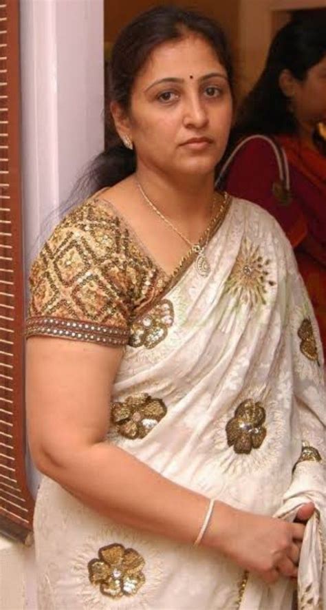 aunty neked photo|Exclusive Indian Aunty Full Nude Pics Collection